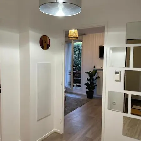 Apartment 28 M2 & Jardin Privatif 20 M2 Montigny-le-Bretonneux