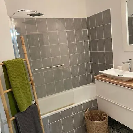 28 M2 & Jardin Privatif 20 M2 * Montigny-le-Bretonneux
