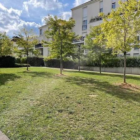 28 M2 & Jardin Privatif 20 M2 Montigny-le-Bretonneux